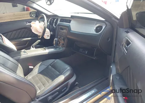 2014 Ford Mustang V6 Premium z USA, uszkodzony, nr VIN 1ZVBP8AM3E5225590